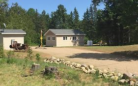 Four Seasons Algonquin Cabins